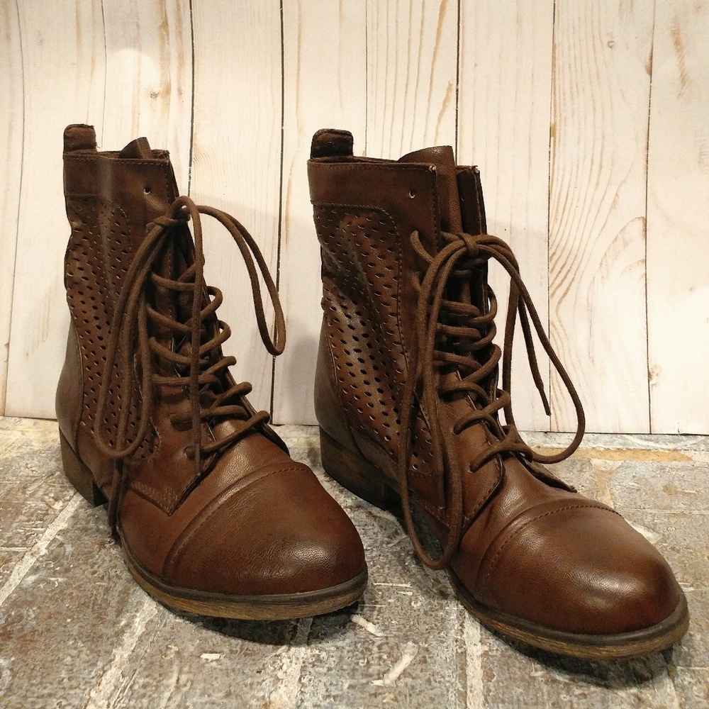 Women's Lace Up Boots